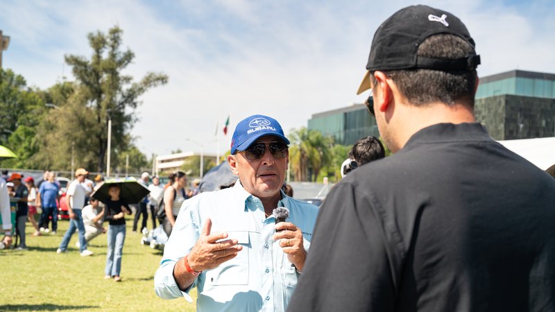 Encuentro con expertos y coleccionistas automotrices